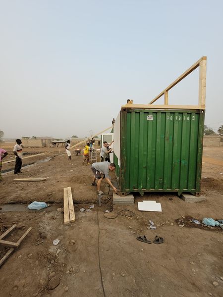 Togo Dach Anfang 78.jpg